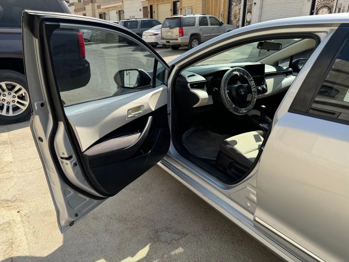 Car image 8