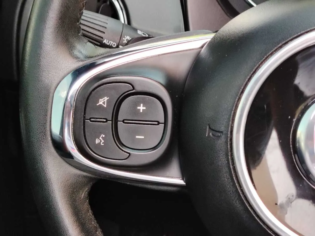 Car image 32