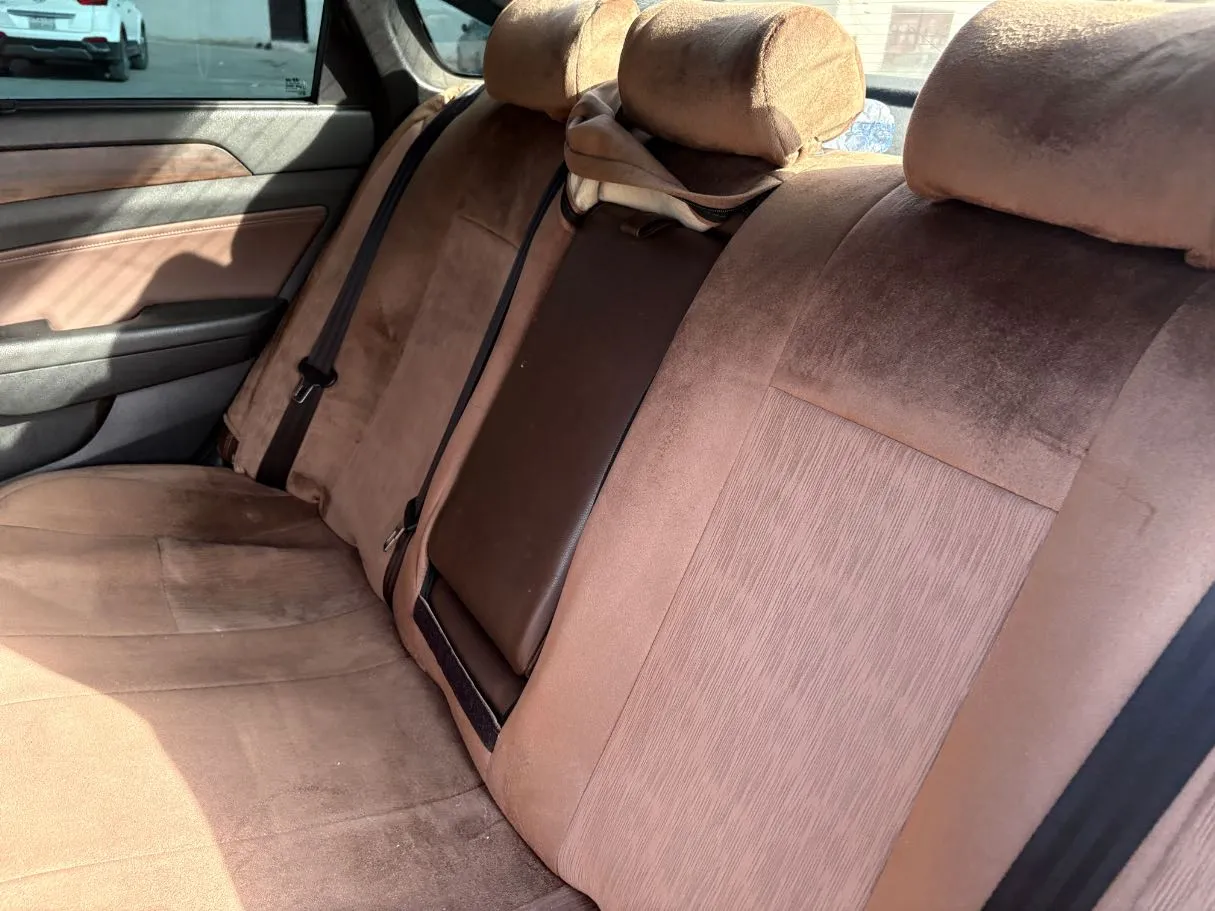 Car image 16