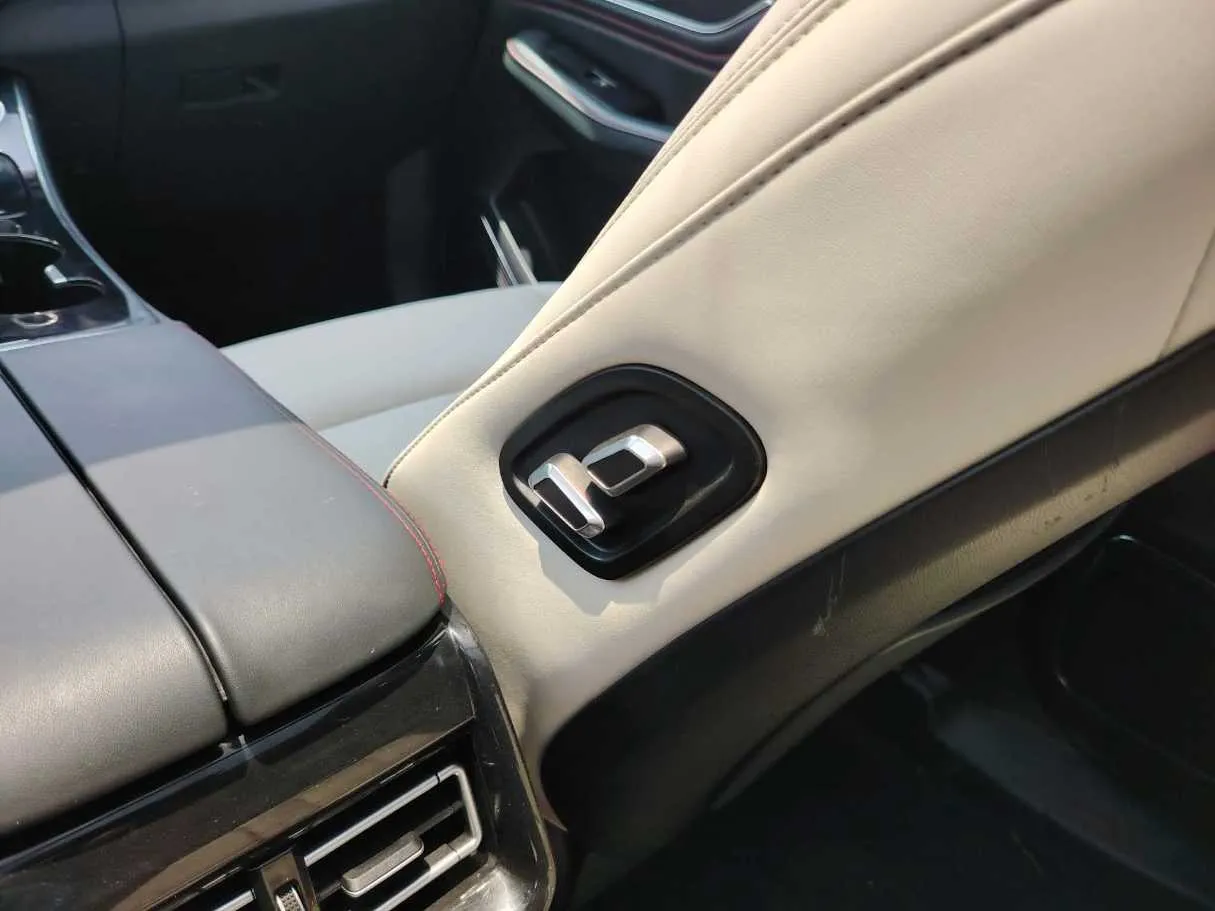 Car image 38