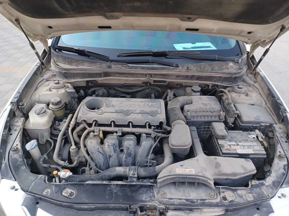 Car image 25