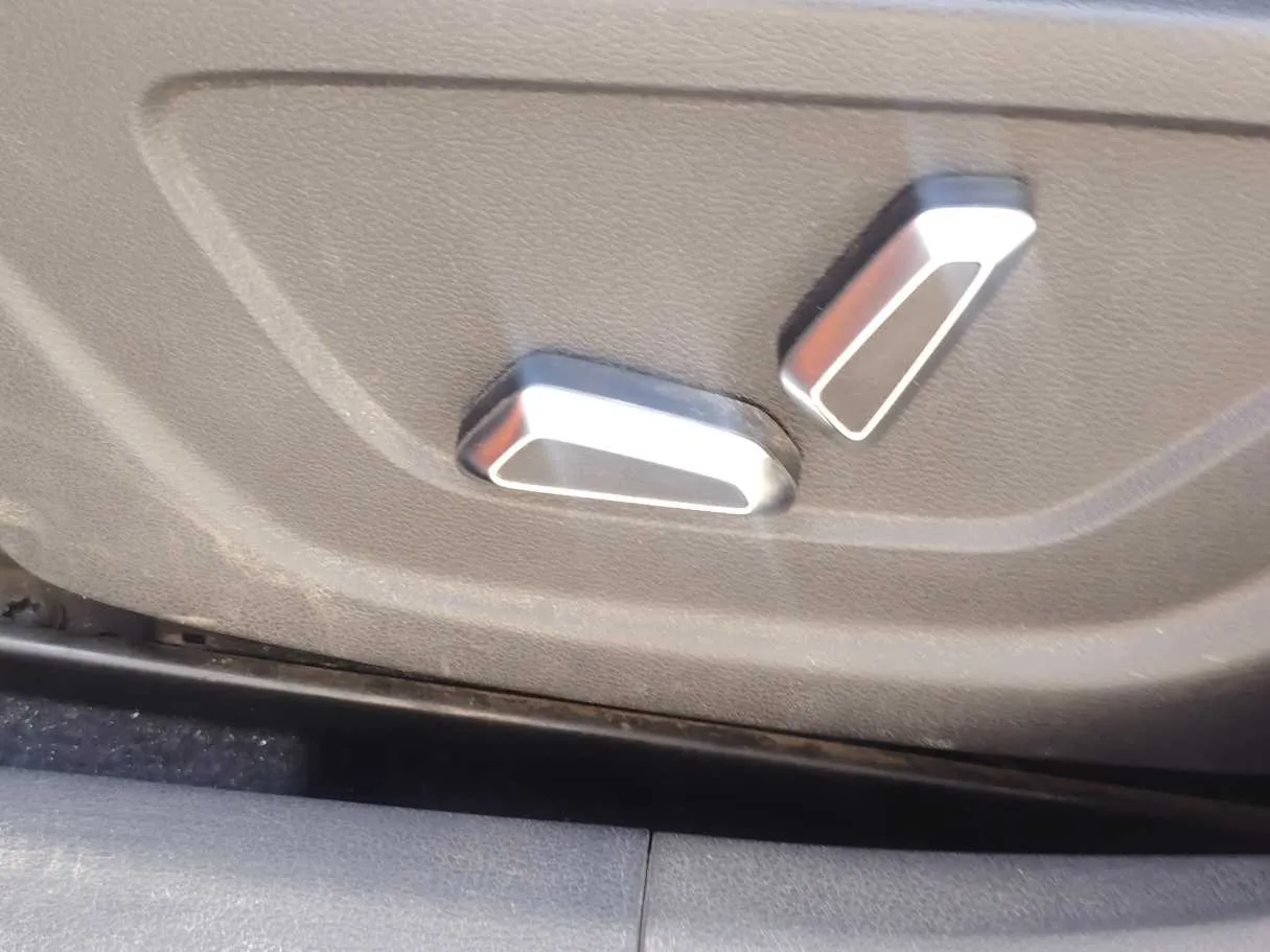 Car image 35