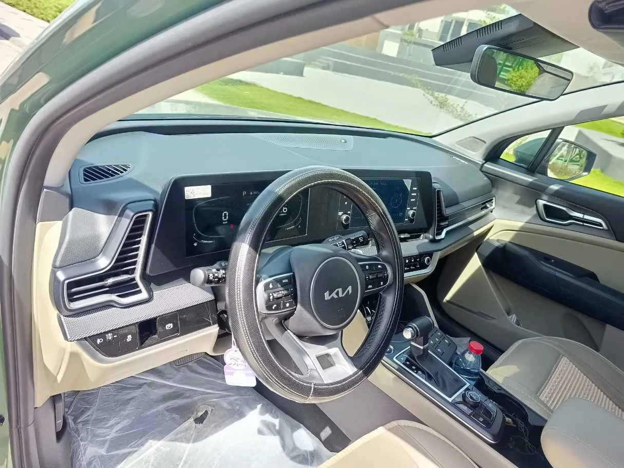 Car image 15