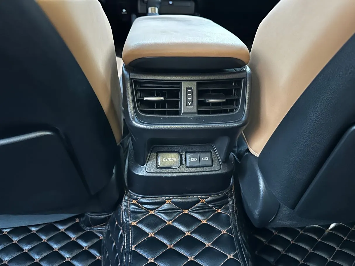 Car image 23