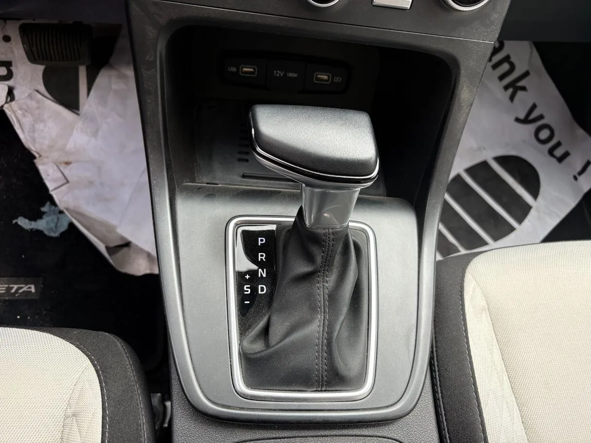 Car image 14