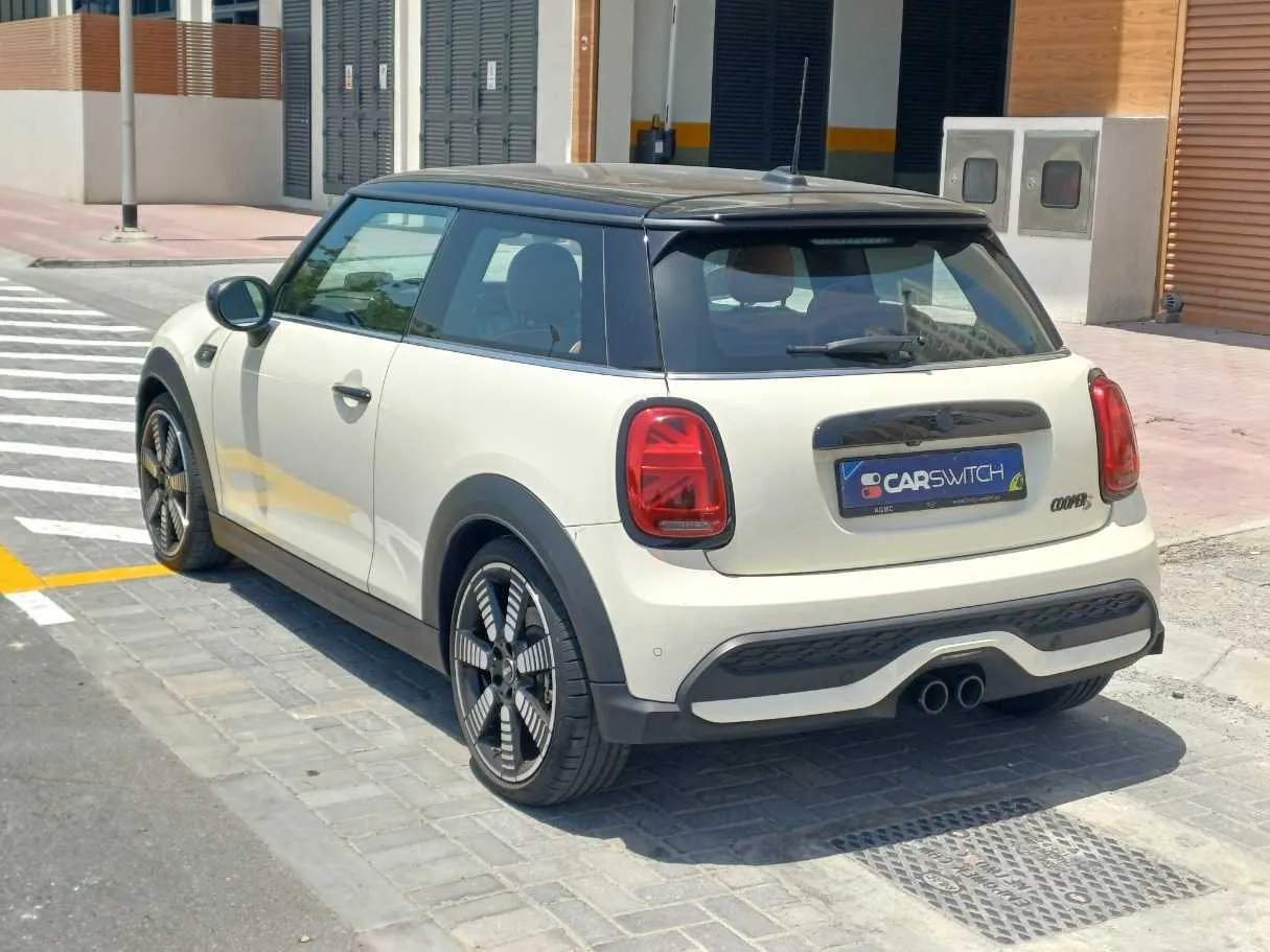 Car image 7