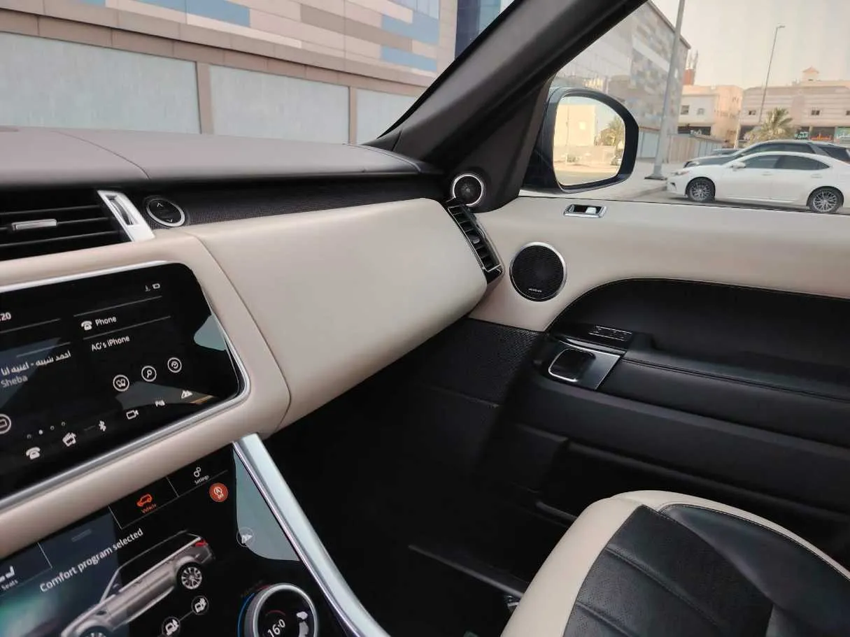 Car image 40