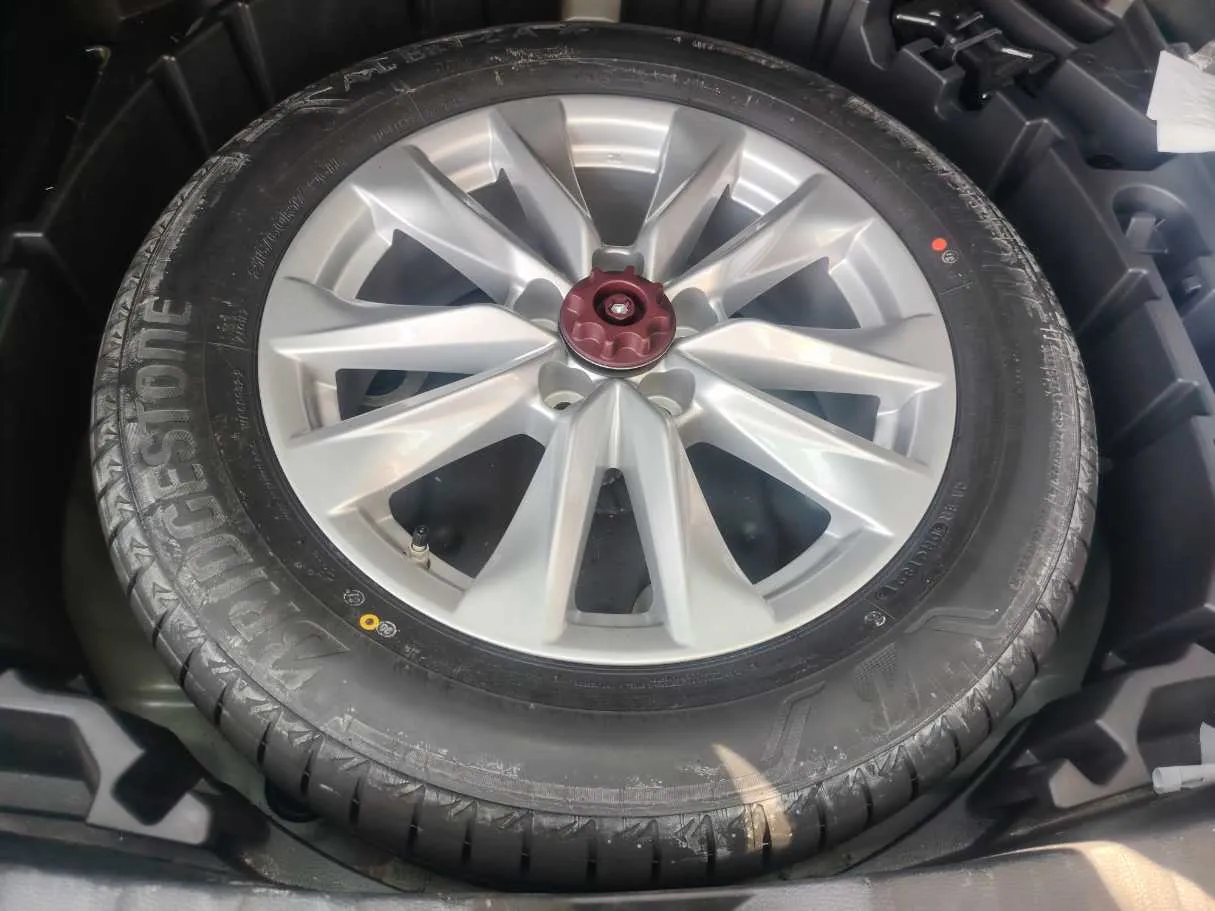Car image 26