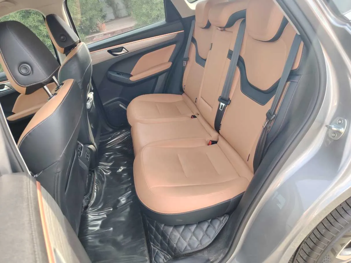 Car image 16