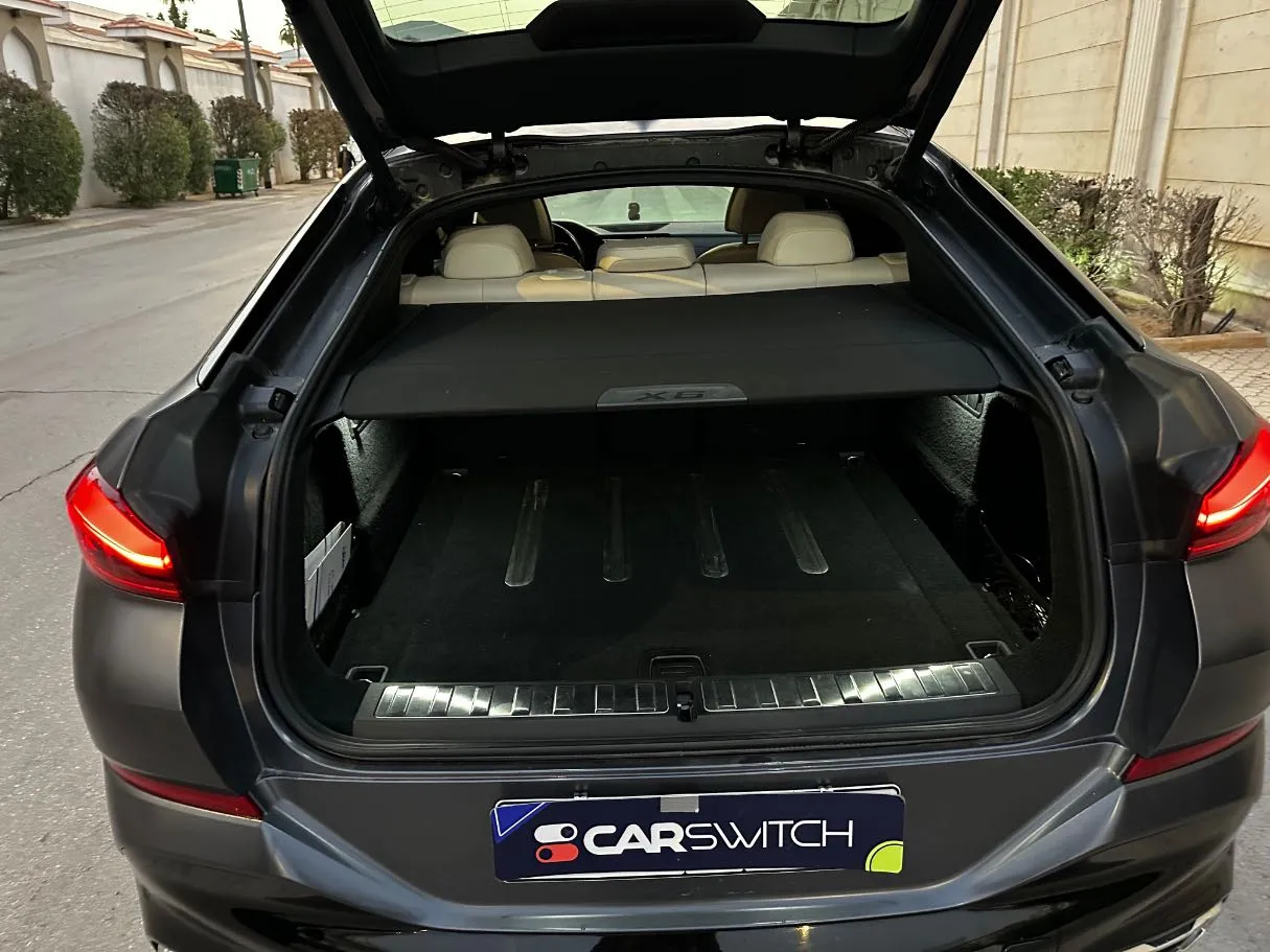Car image 24