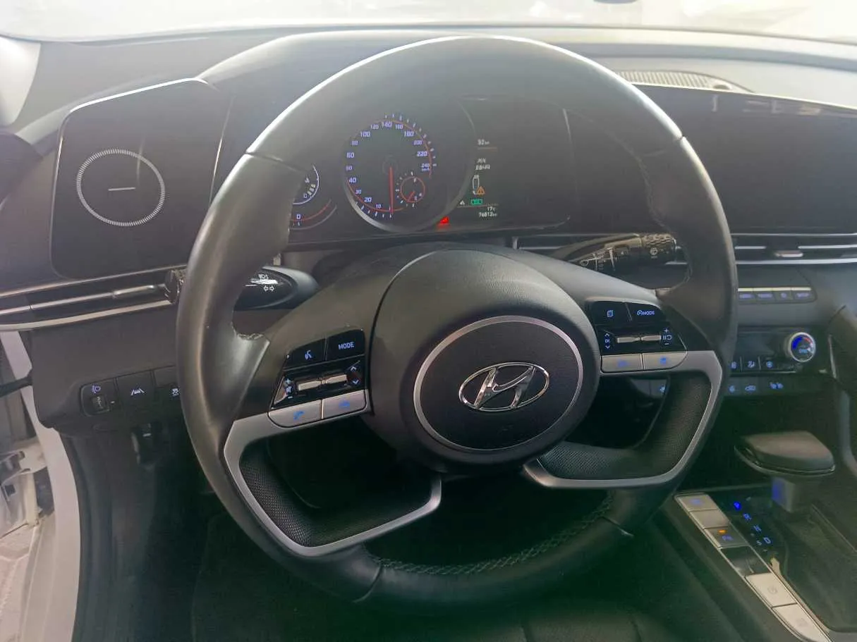 Car image 18