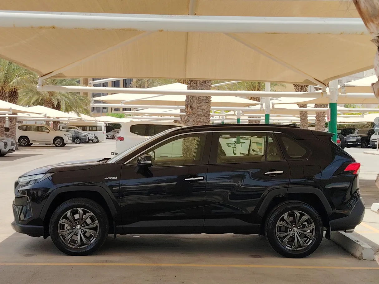 Car image 8