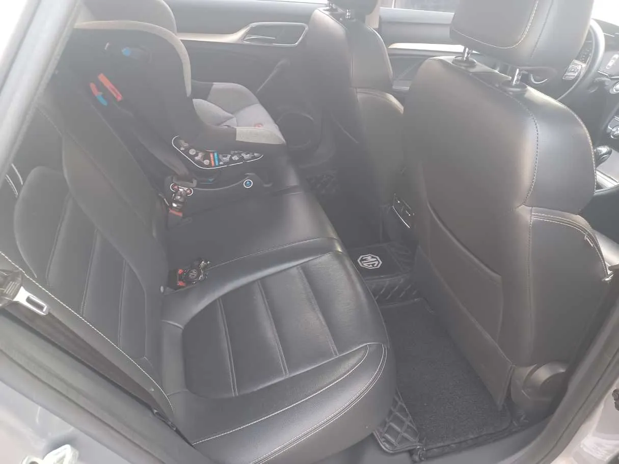 Car image 19