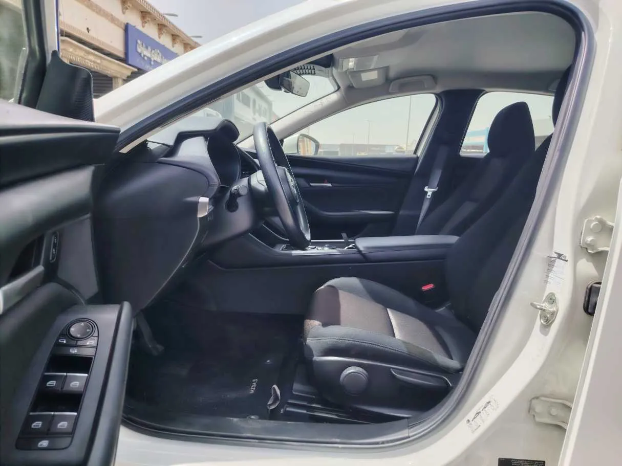 Car image 14