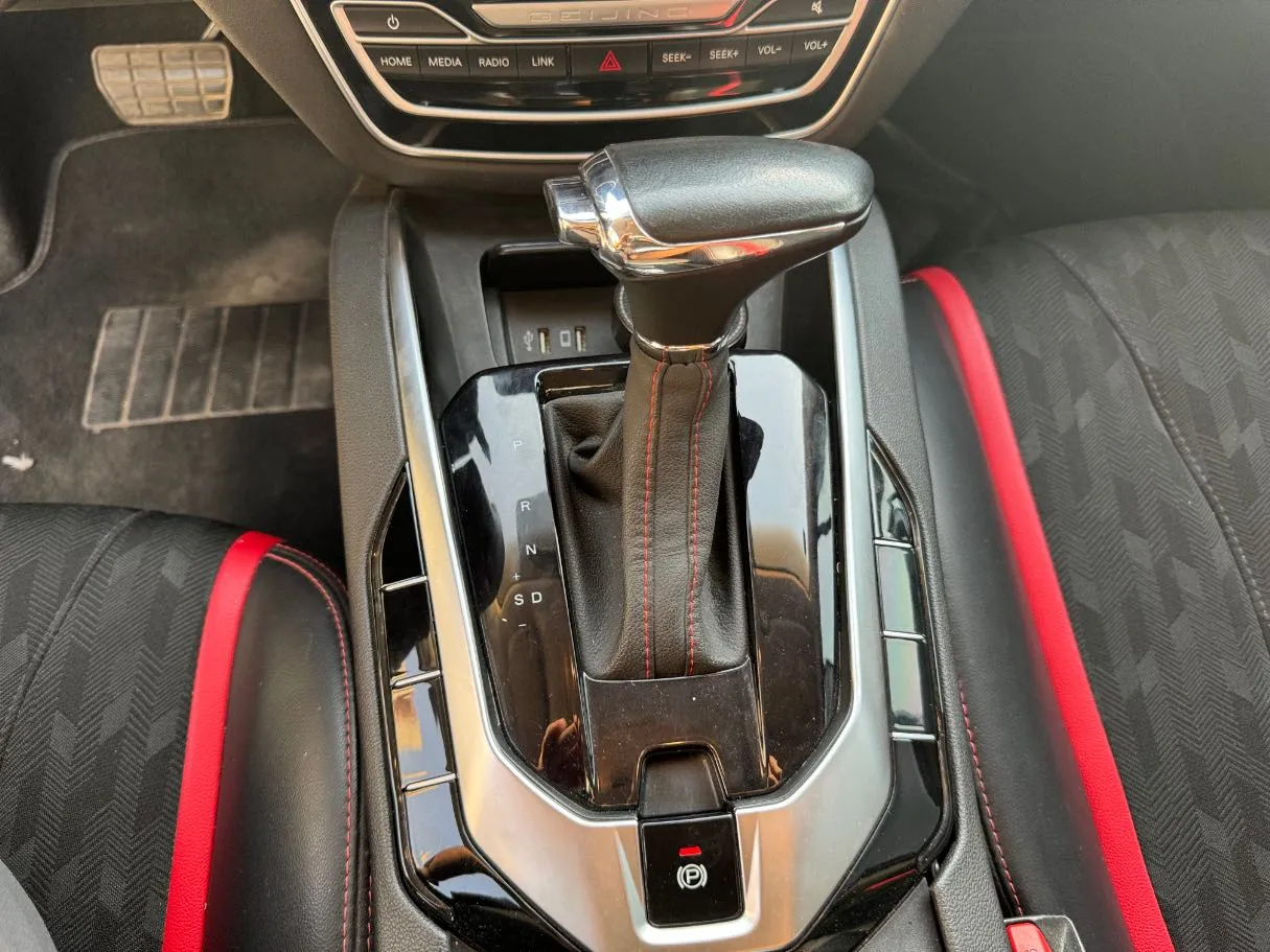 Car image 18