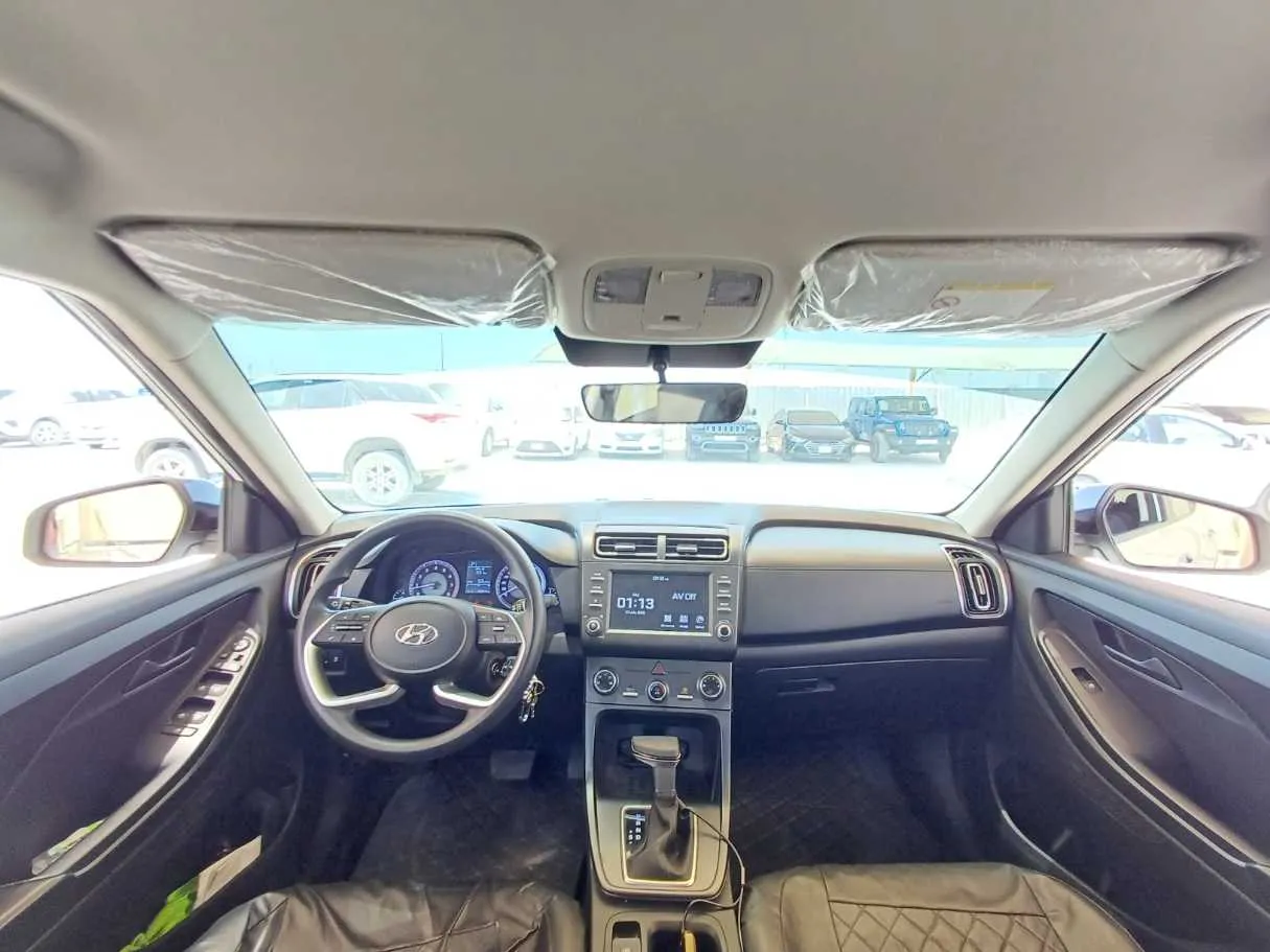 Car image 14