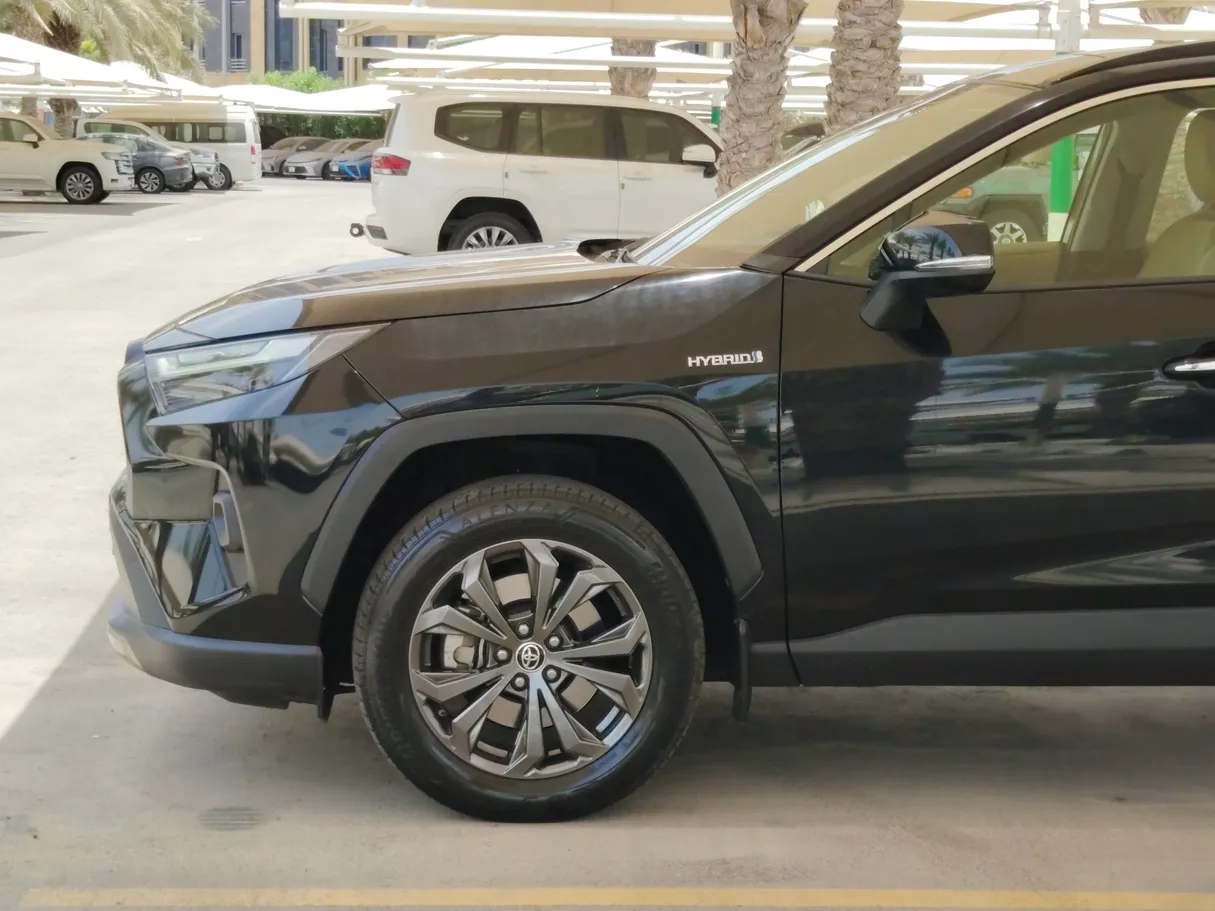 Car image 9