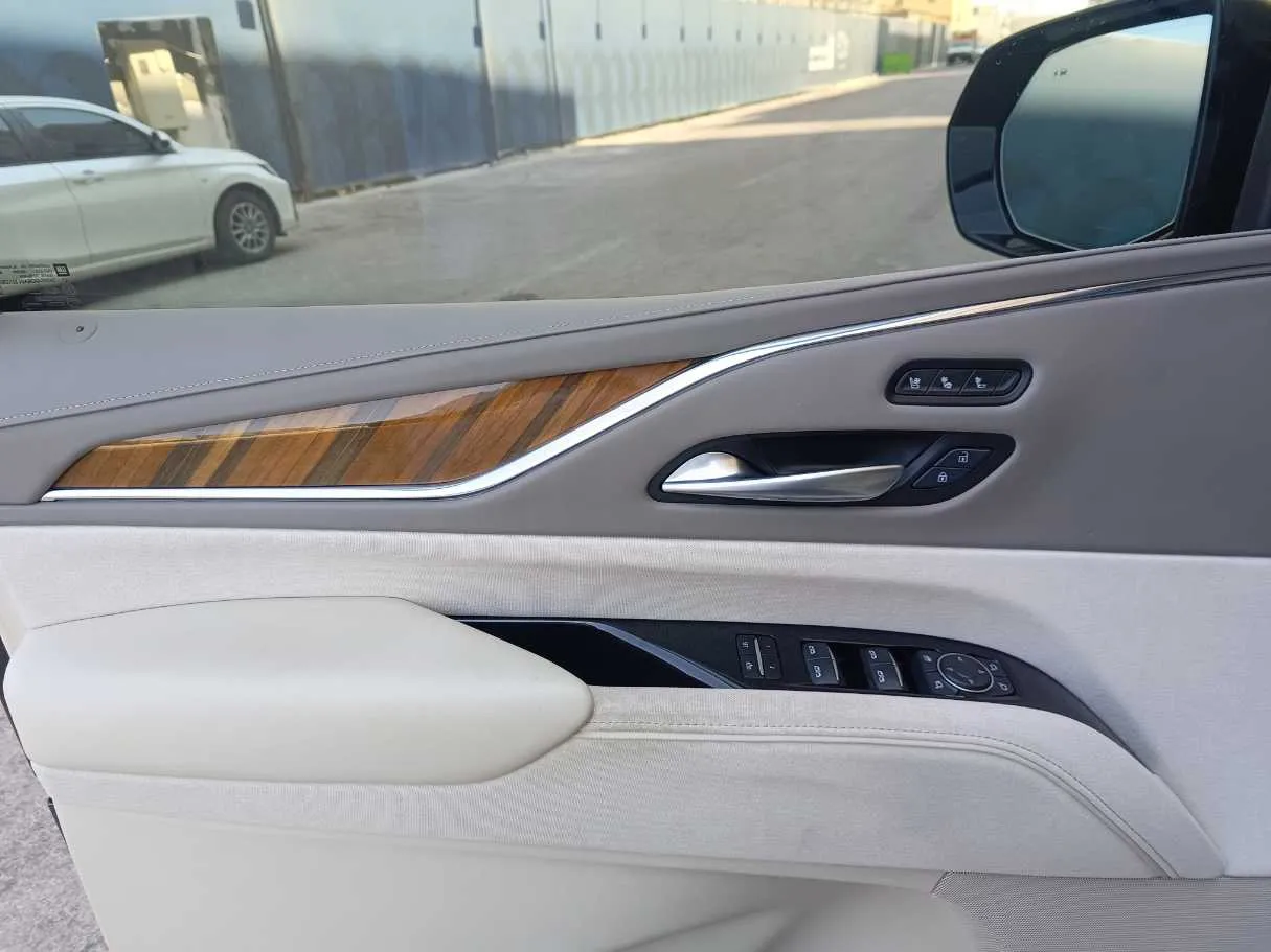 Car image 38