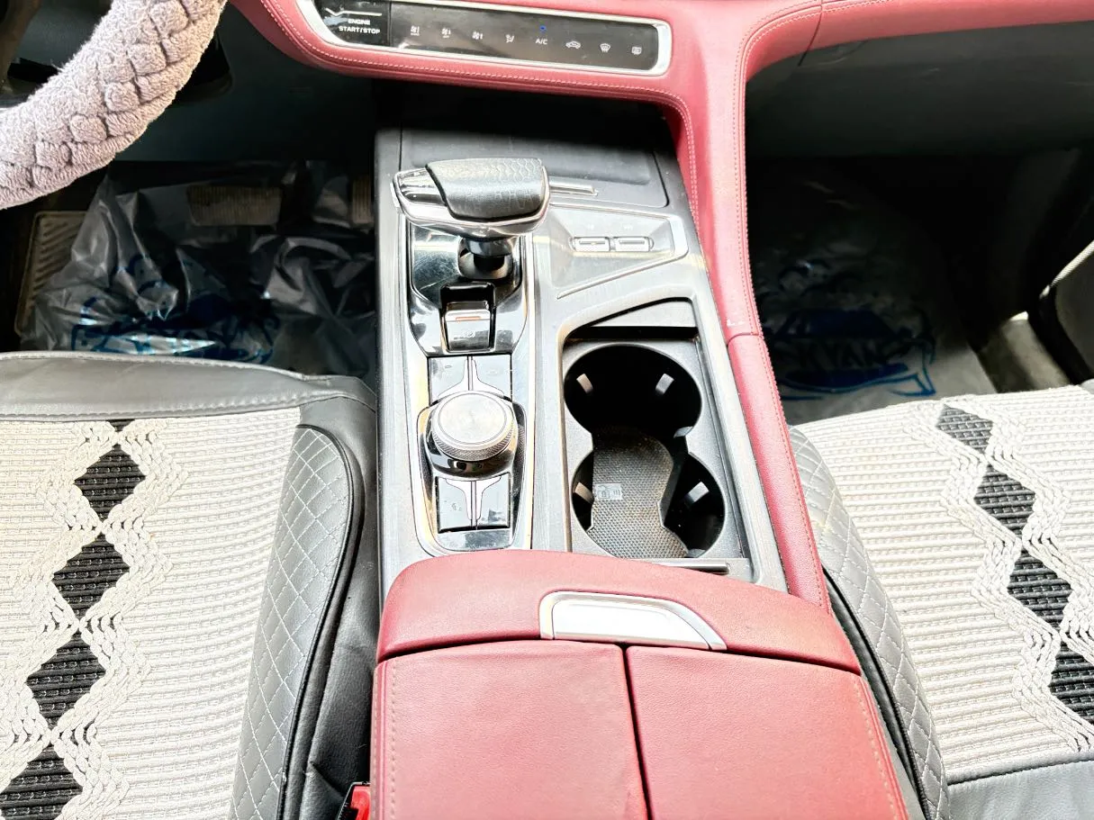 Car image 18