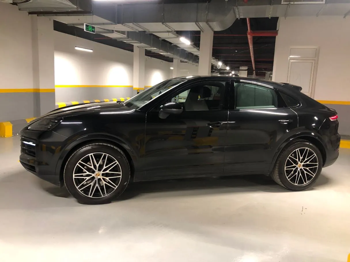 Car image 8
