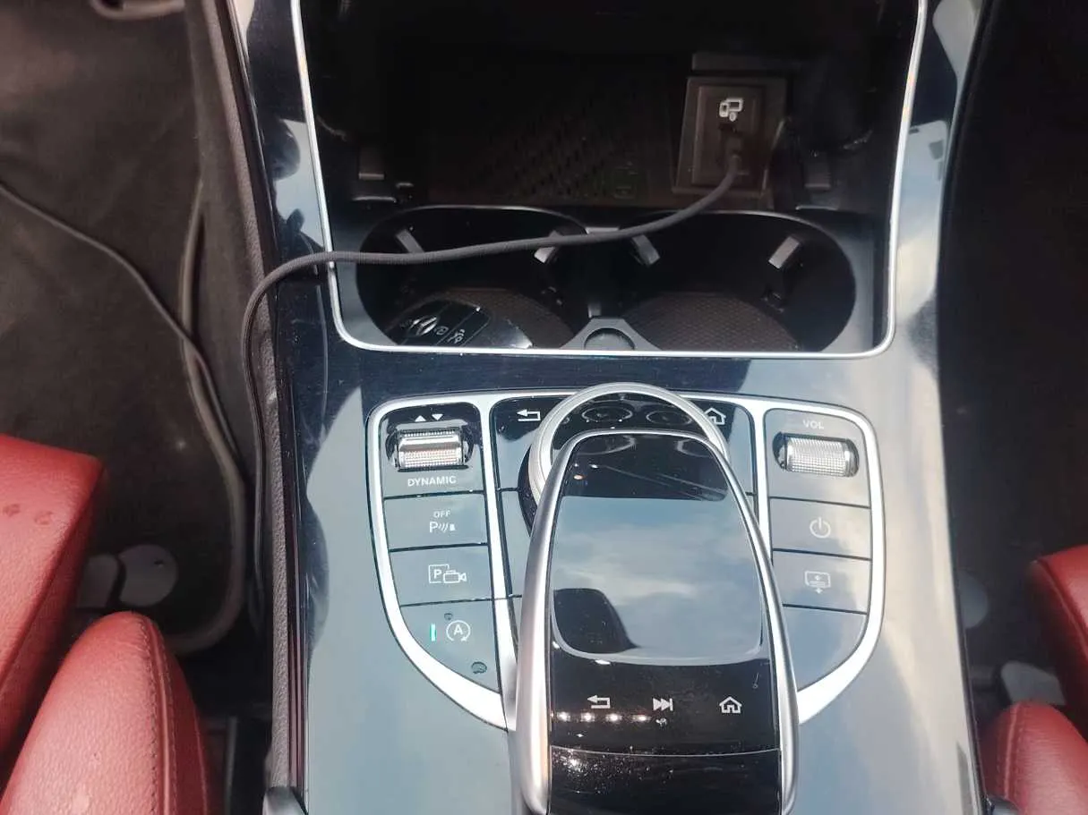 Car image 19