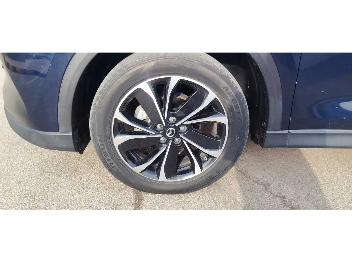Car image 10