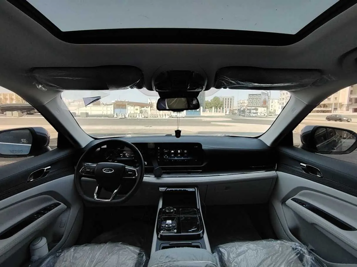 Car image 17
