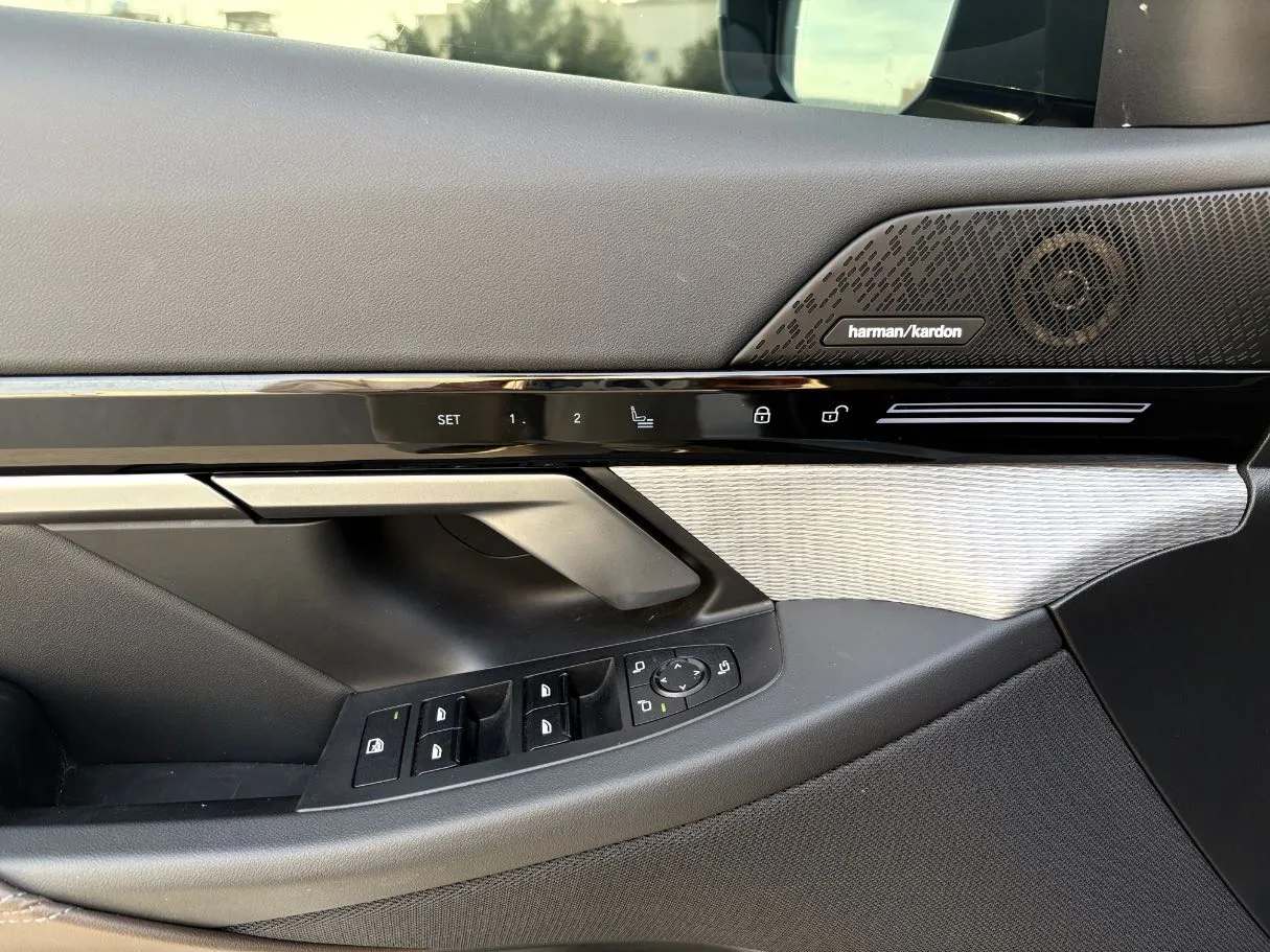 Car image 32