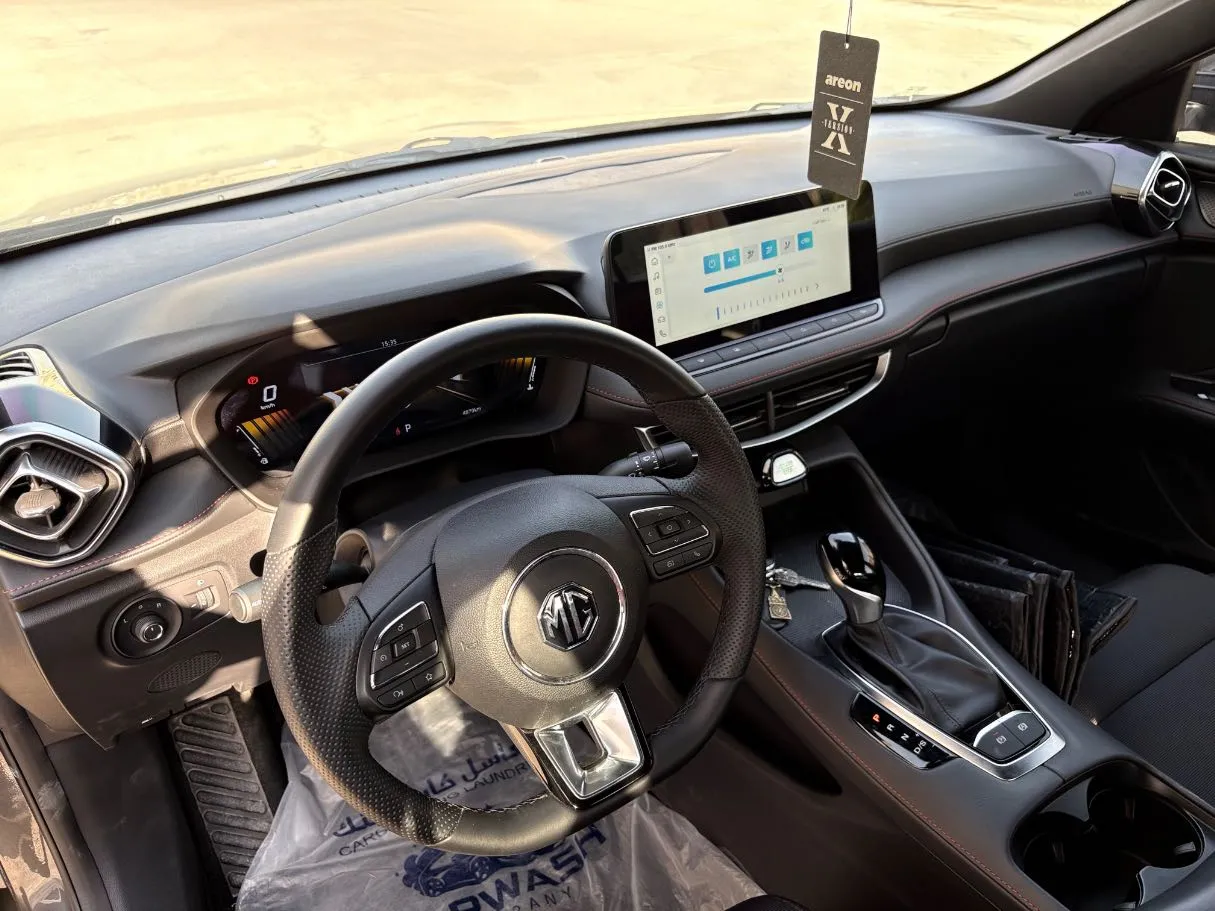 Car image 13