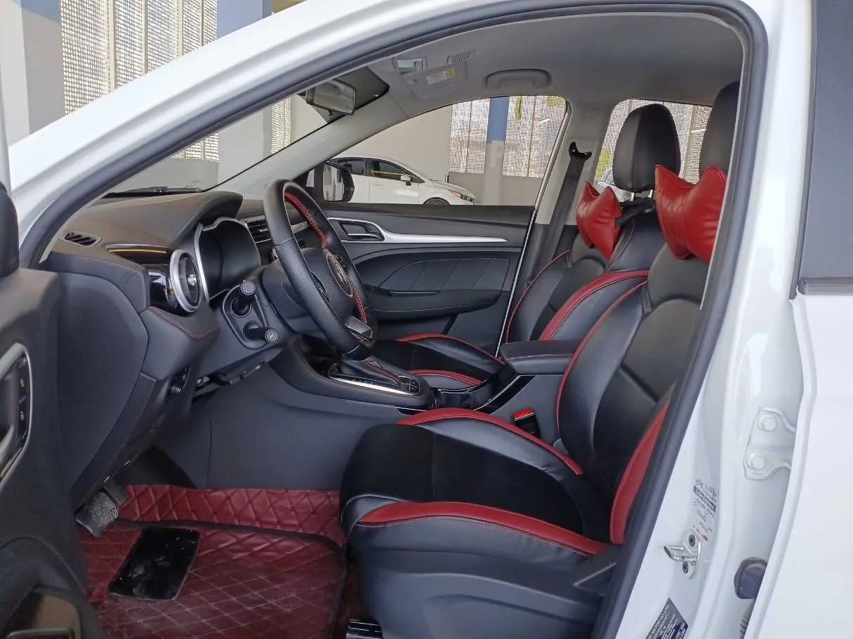 Car image 12