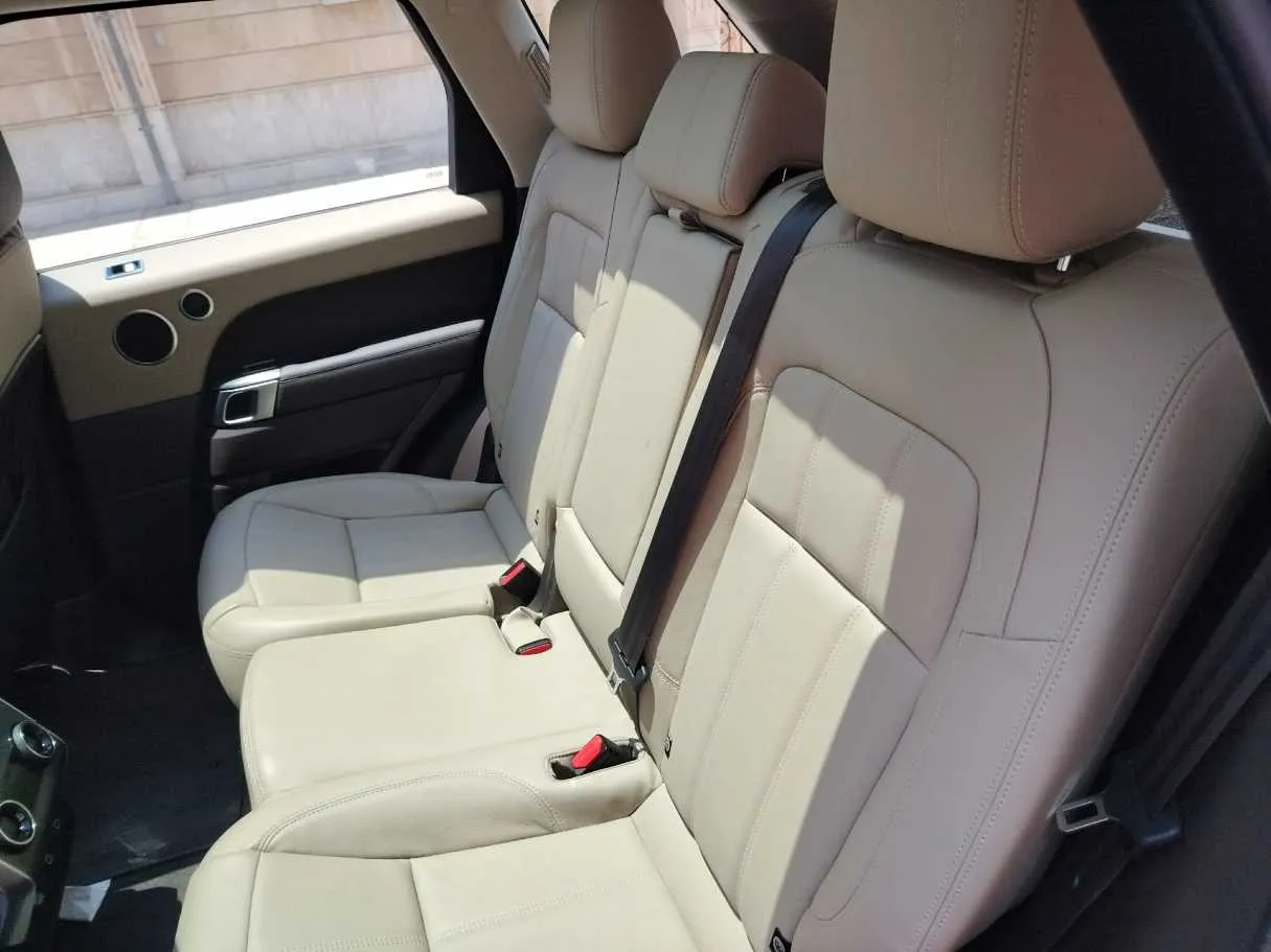 Car image 20