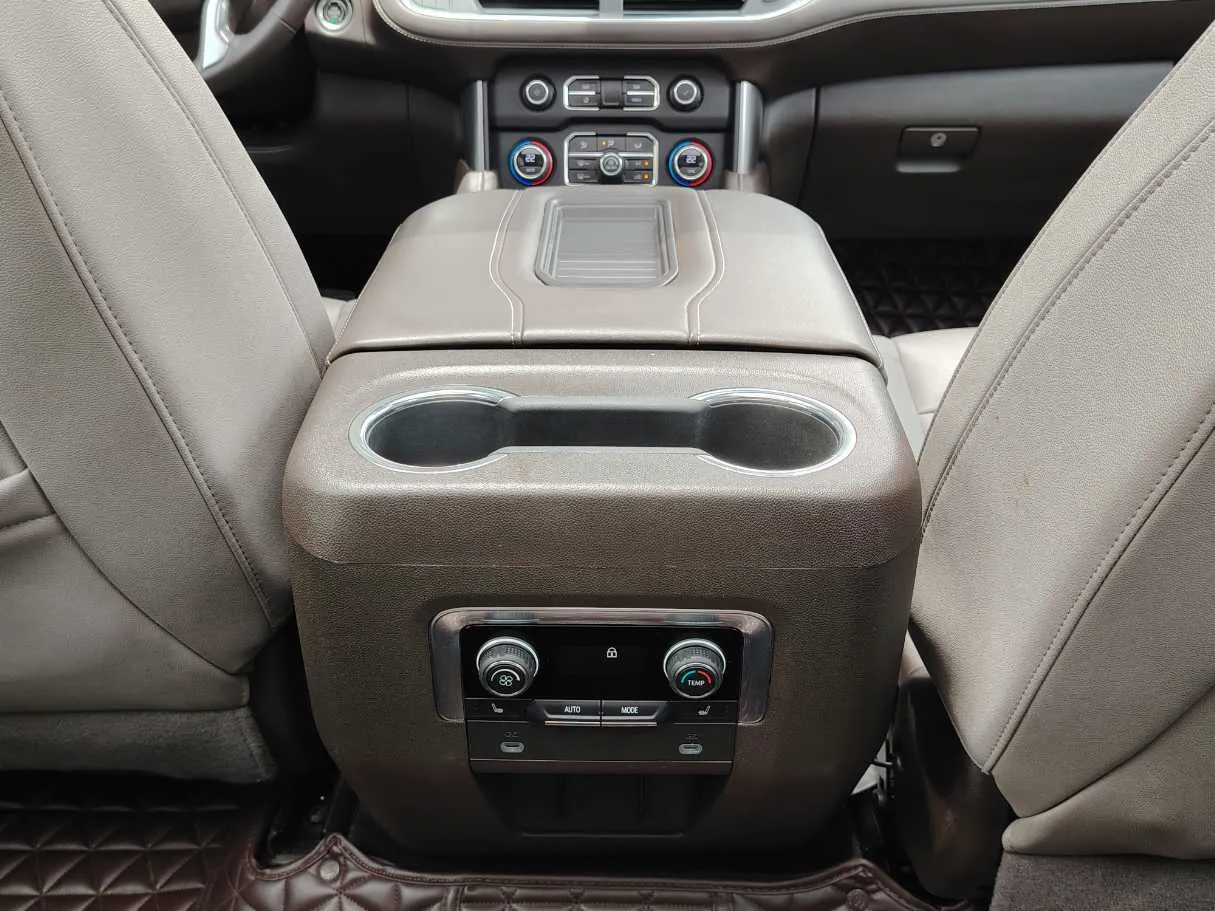 Car image 30