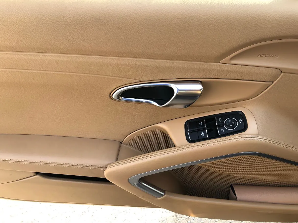 Car image 11