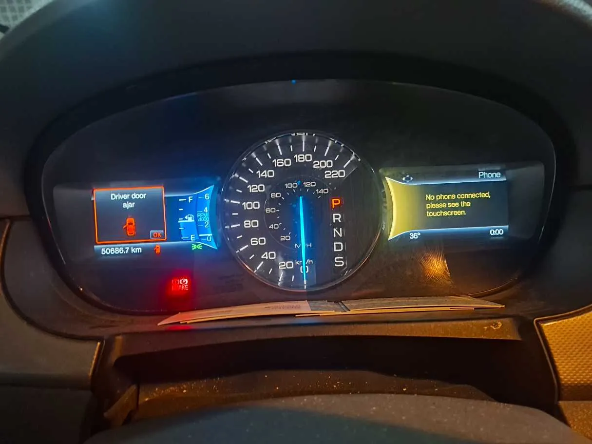 Car image 14