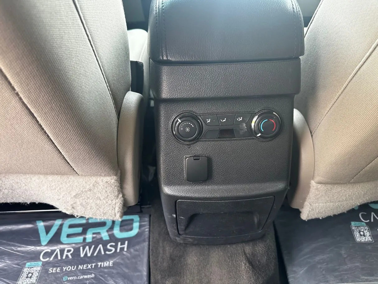 Car image 27