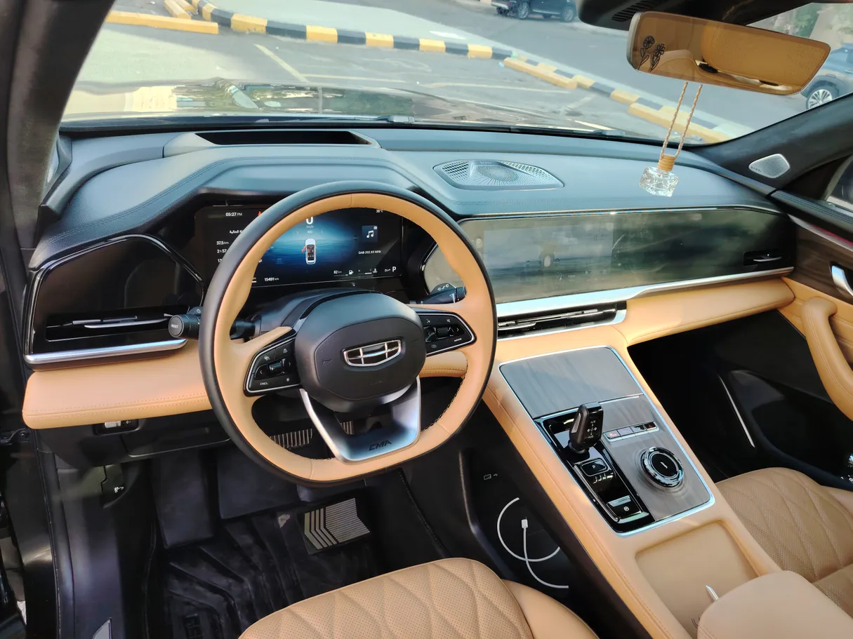 Car image 12