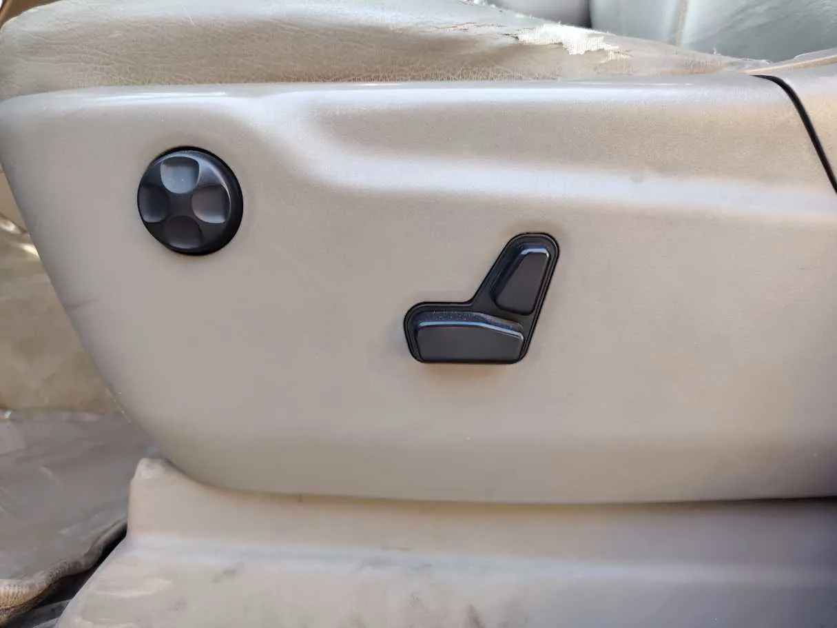 Car image 27