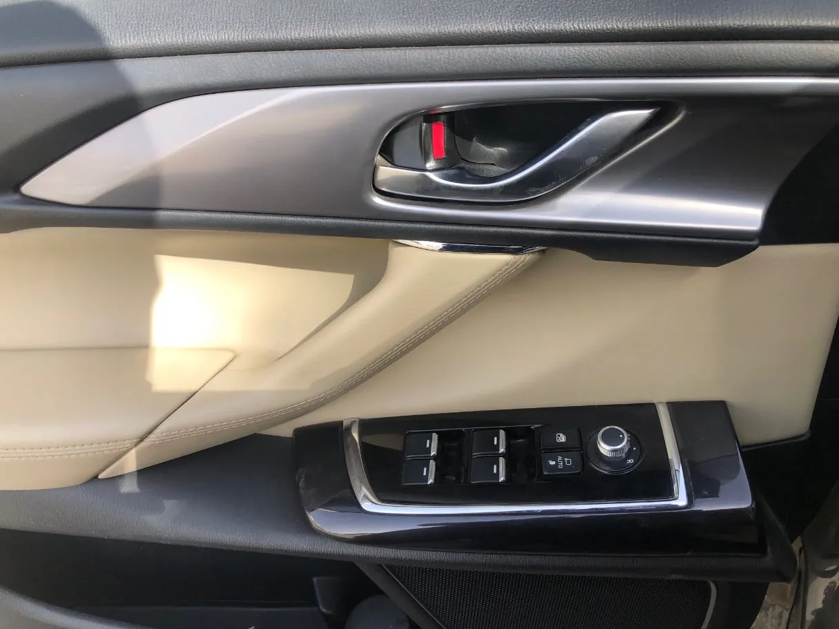 Car image 23
