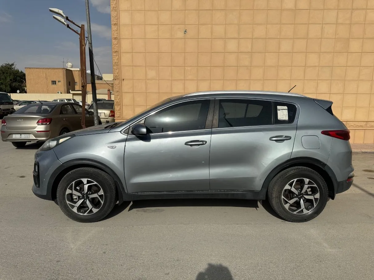 Car image 8