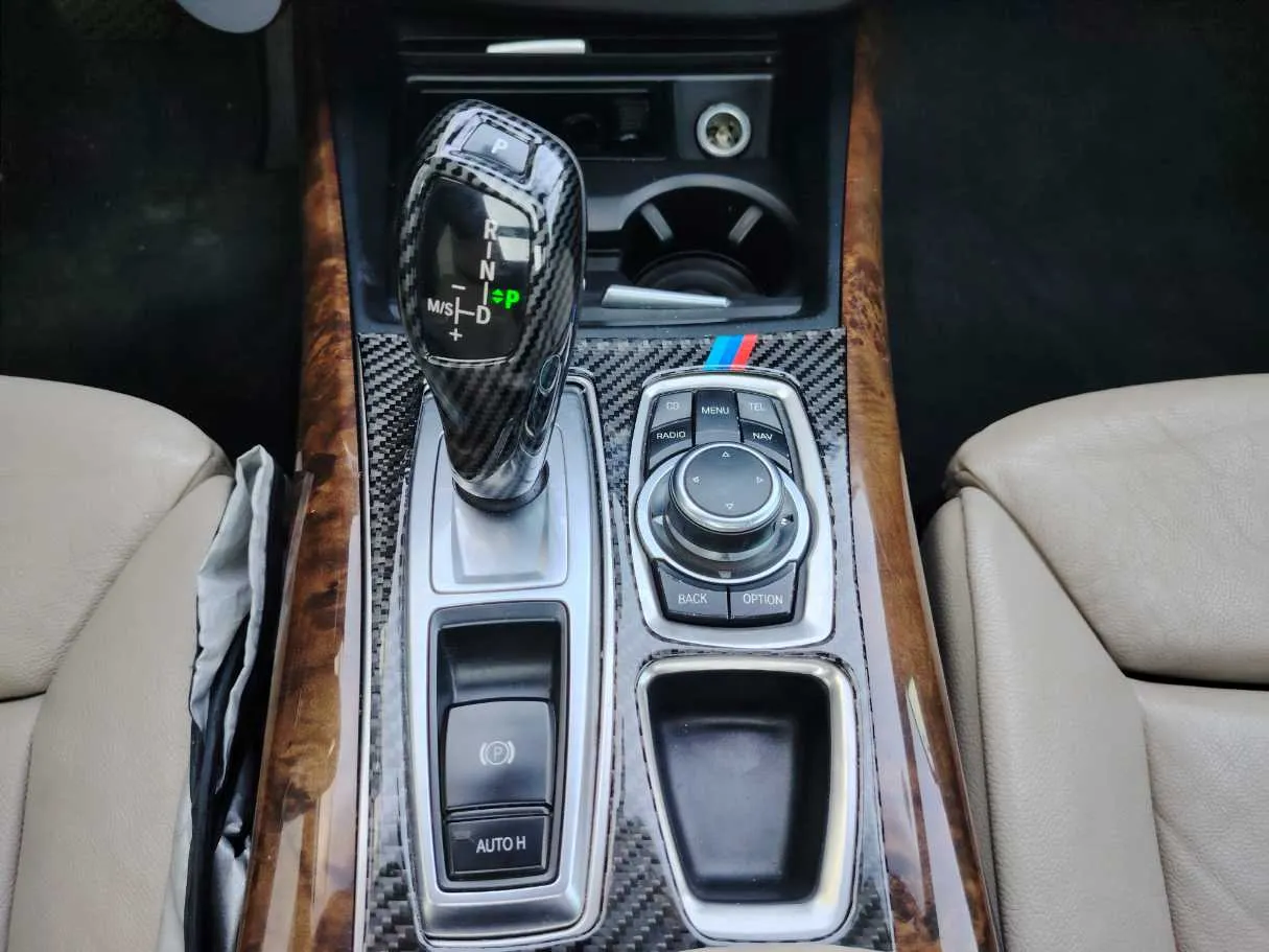 Car image 18