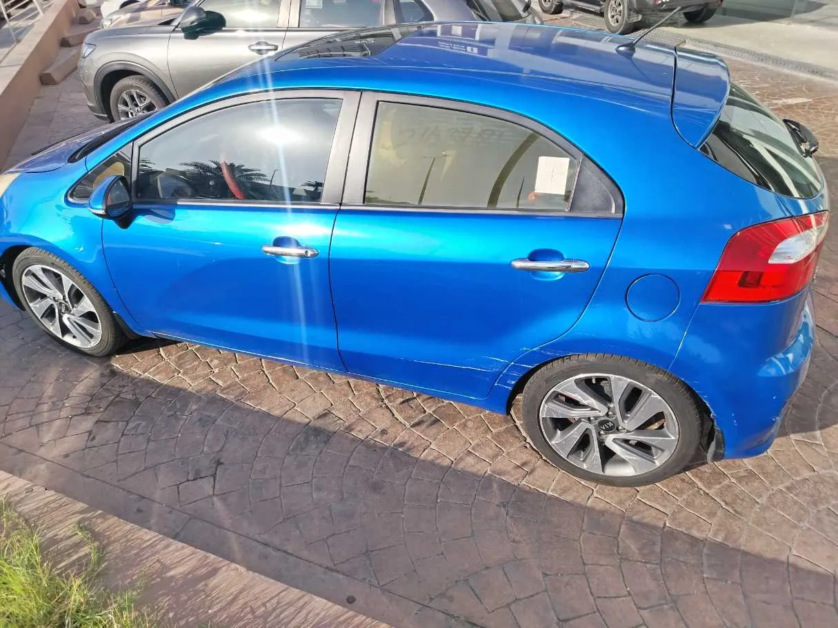 Car image 8