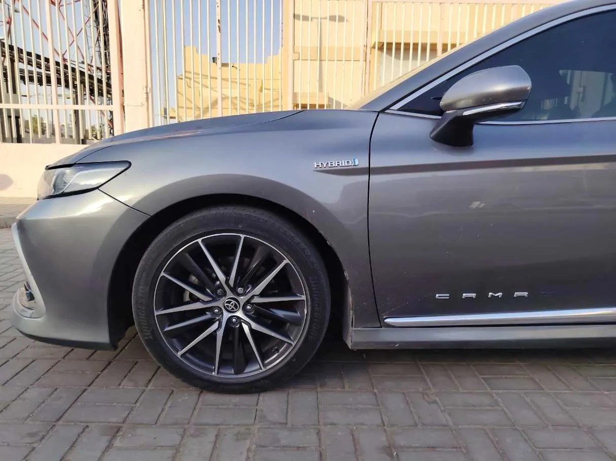 Car image 9