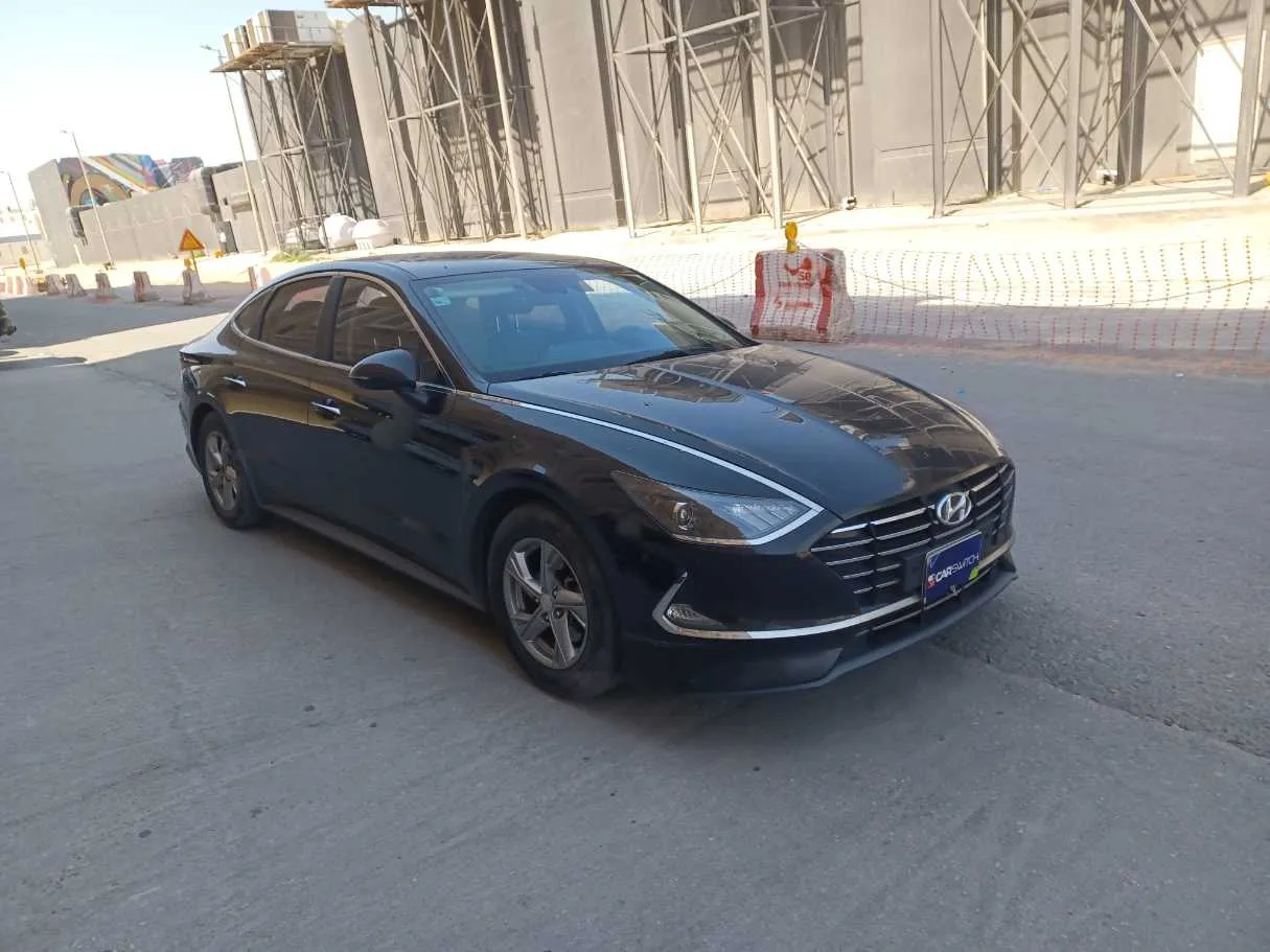 Car image 3