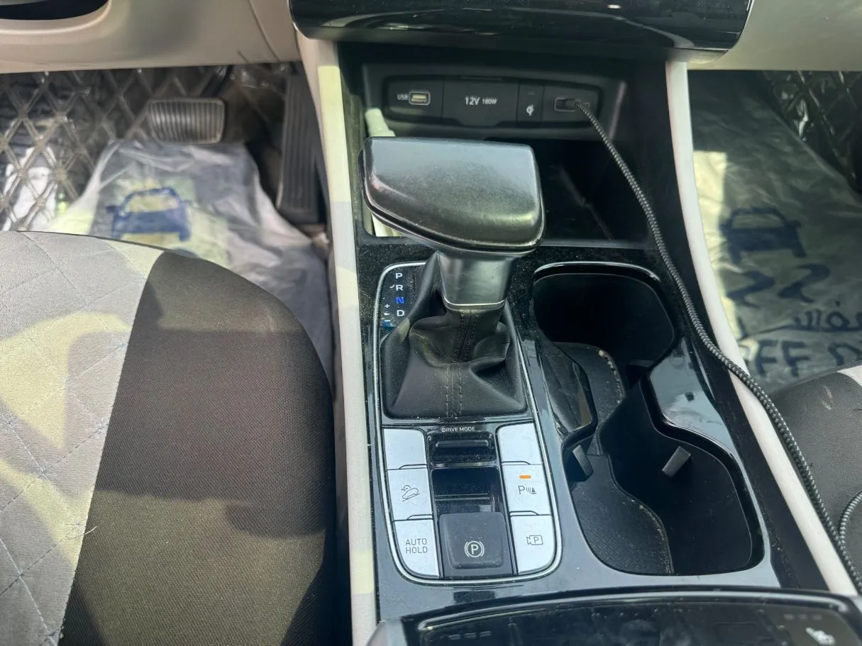 Car image 18