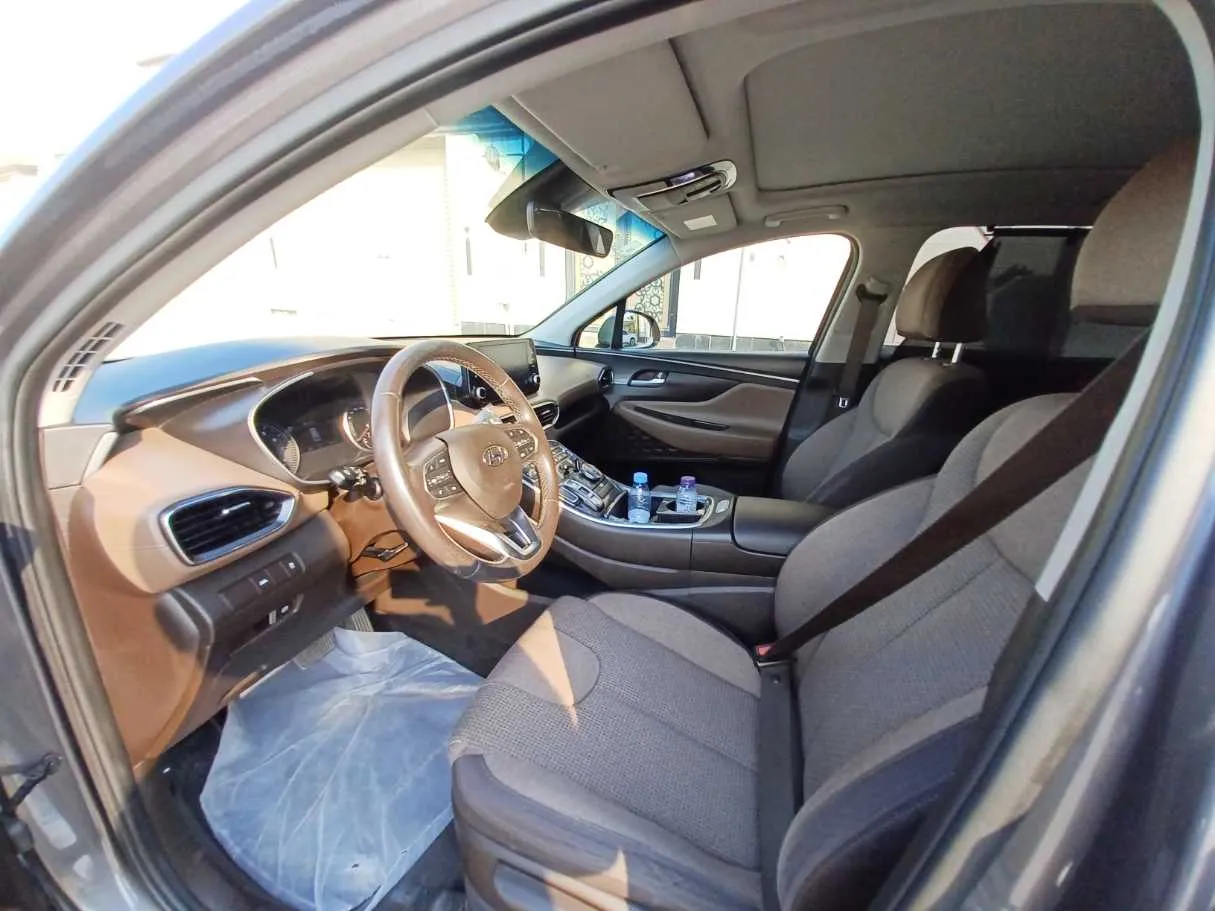 Car image 10