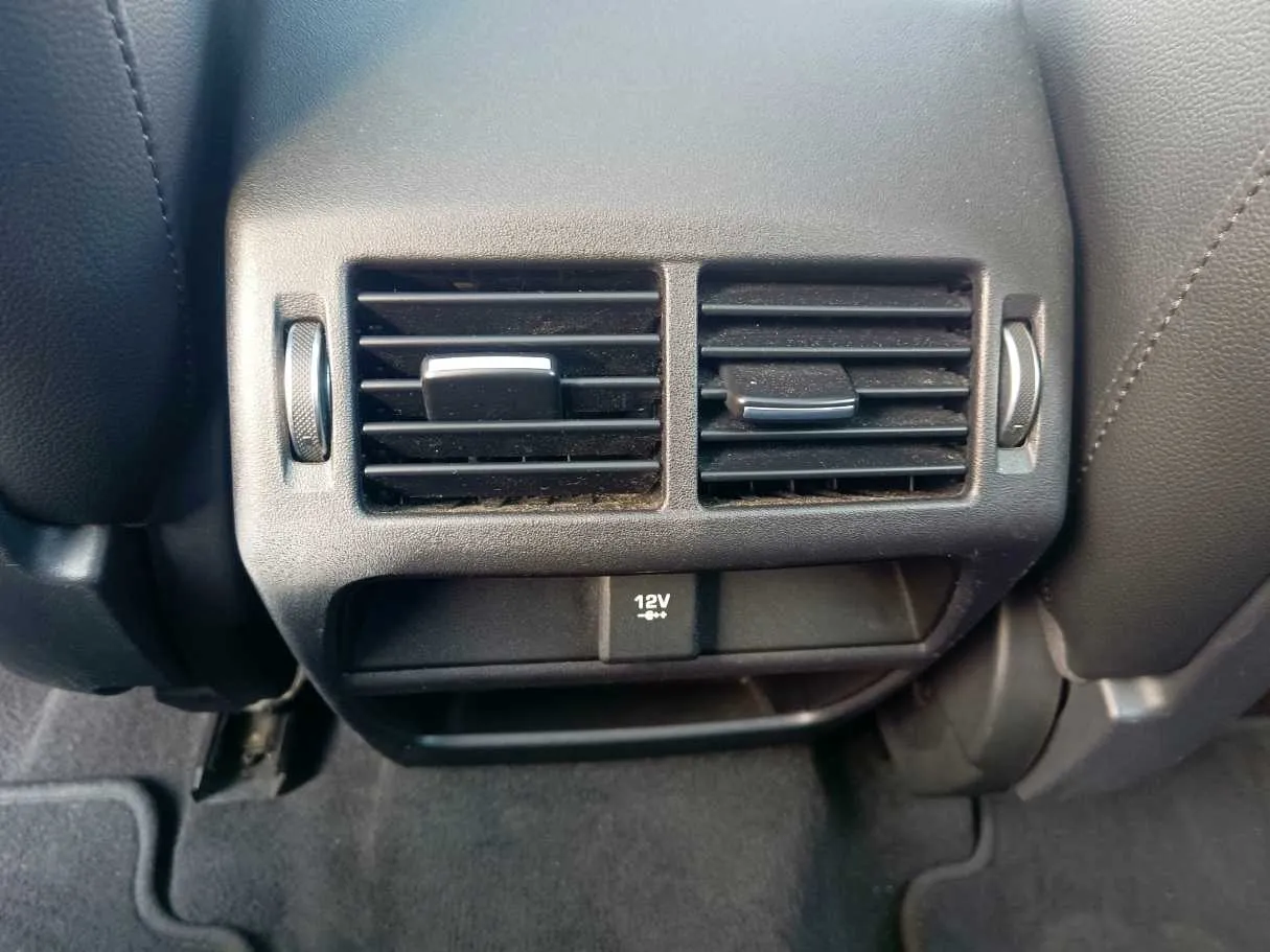 Car image 32