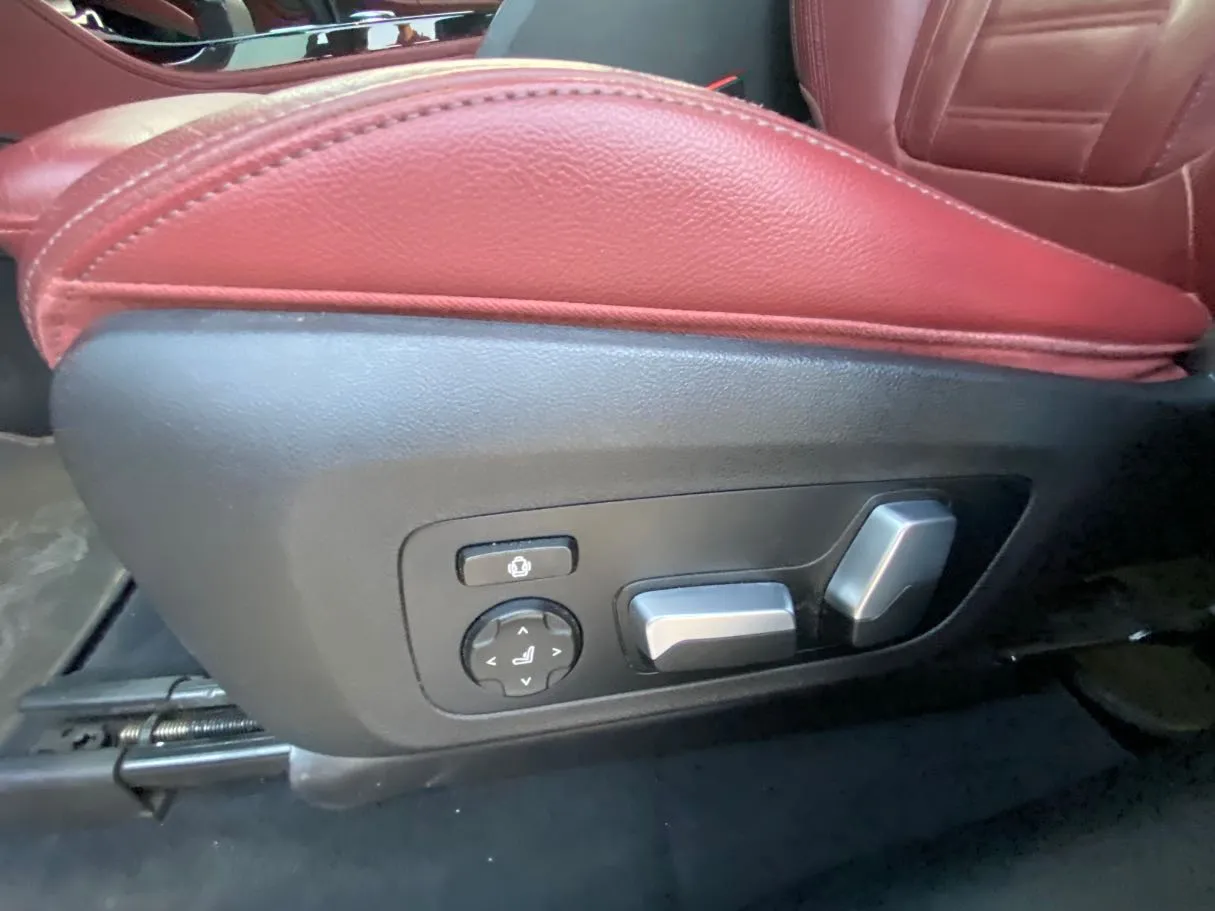 Car image 22