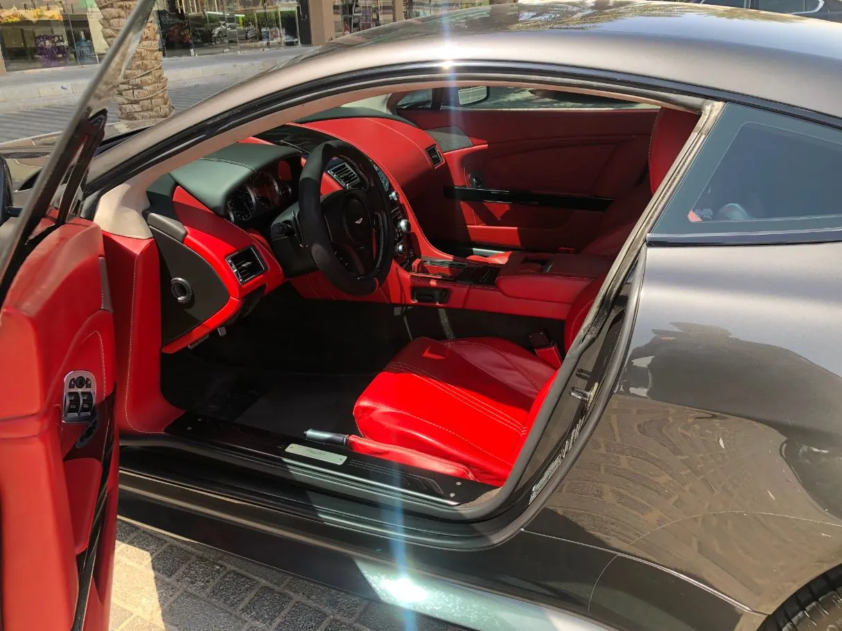 Car image 18