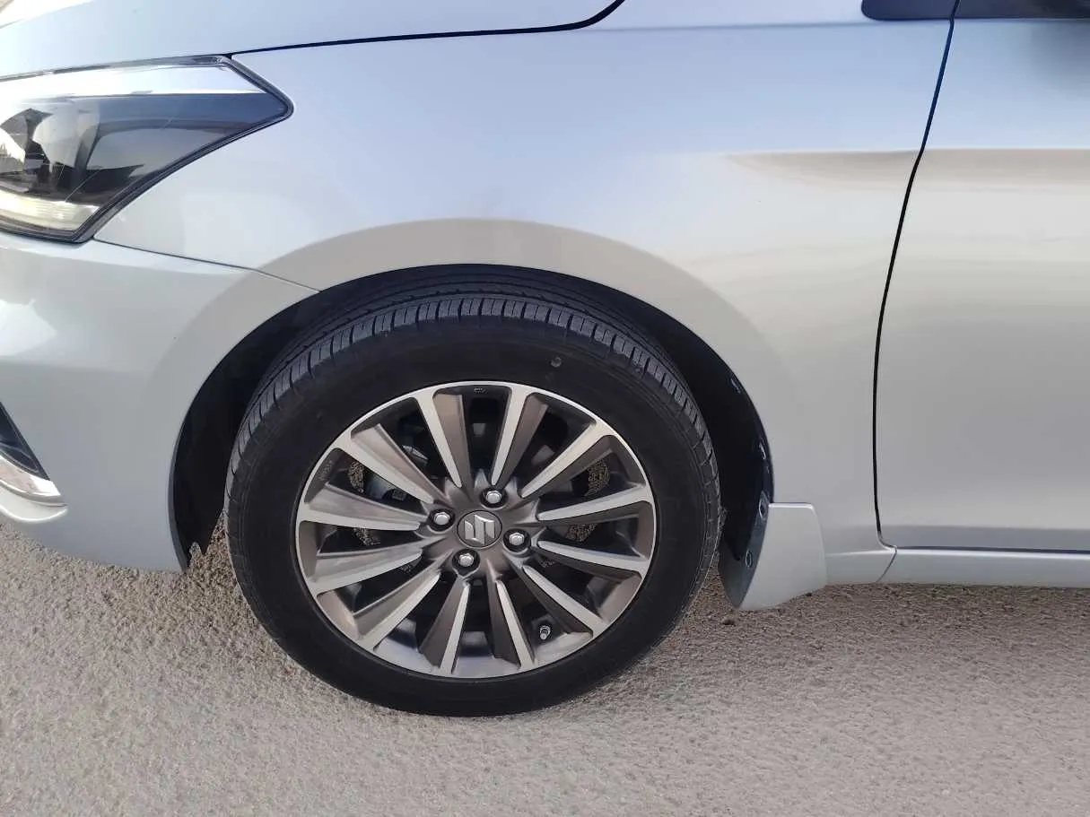 Car image 8