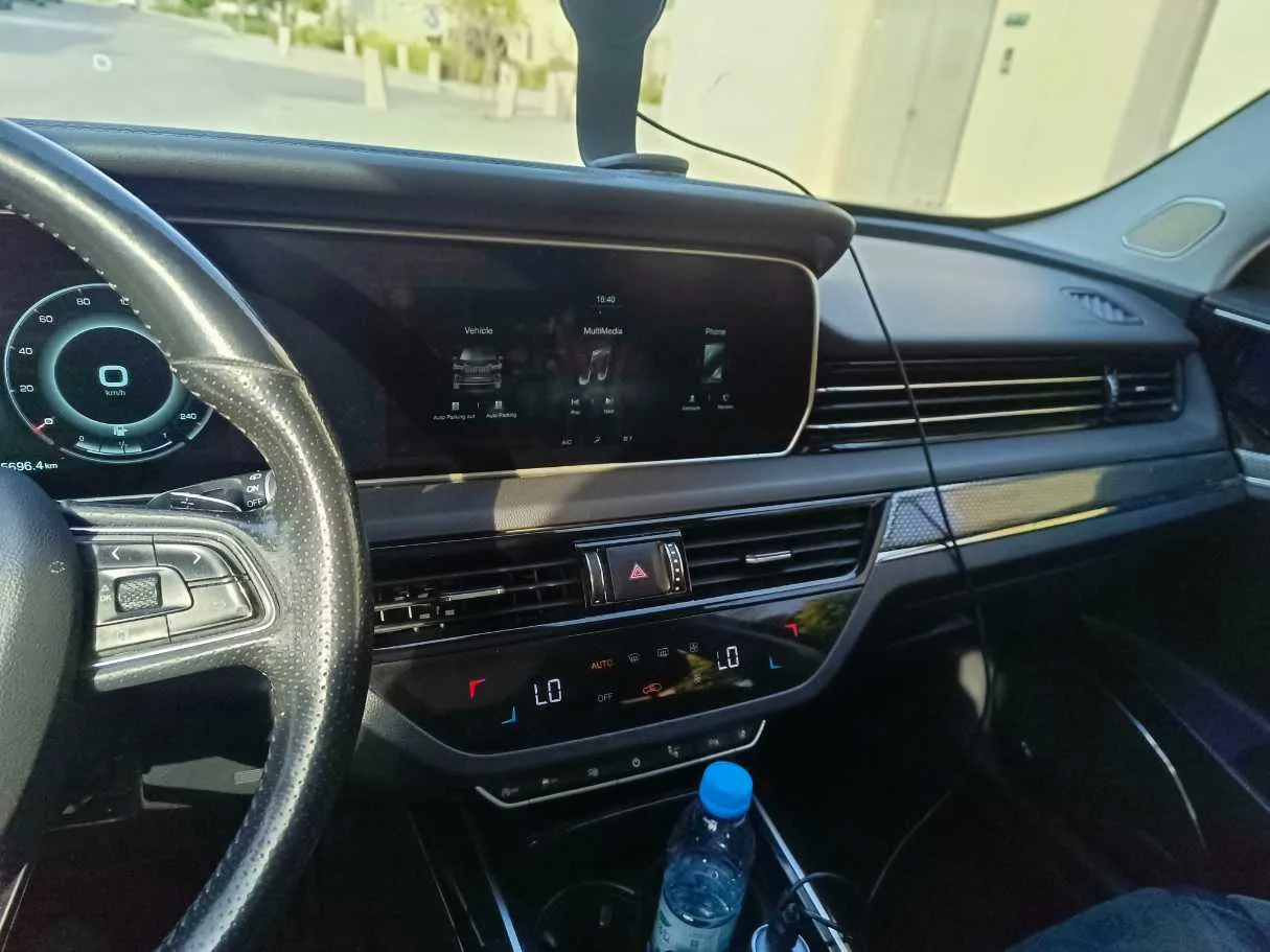 Car image 24